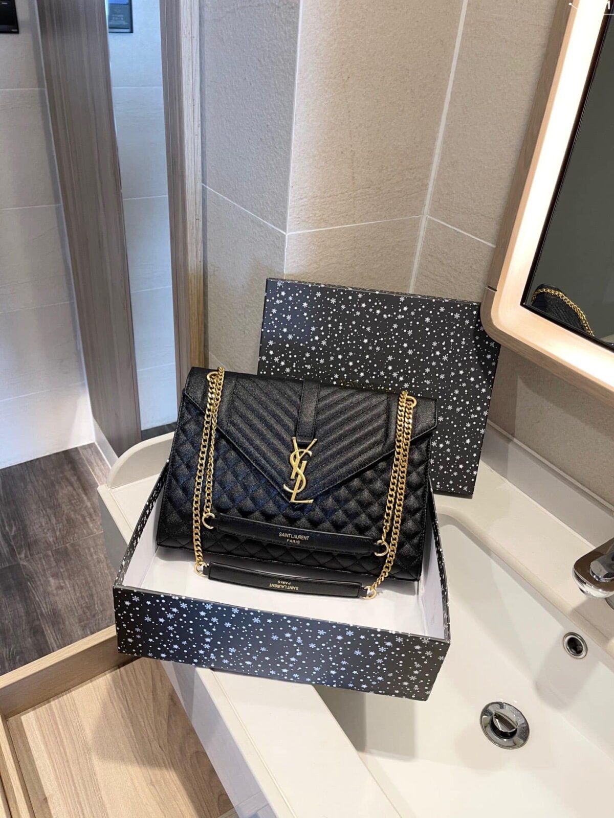 Saint Laurent Envelope Large Bag In Mix Matelass? Grain De Poudre Embossed Black Gold 31Cm 600166Bow911000 - Image 7