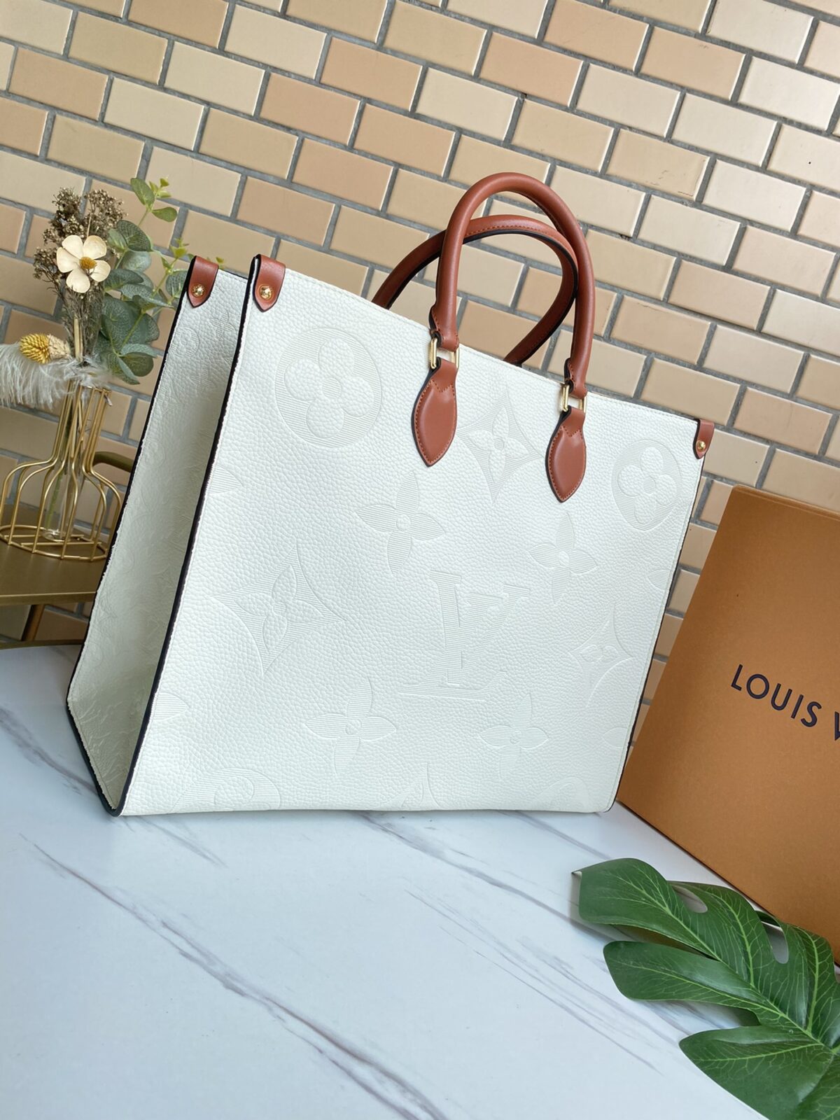 Louis Vuitton Onthego Gm White Bag 41Cm M44558 - Image 3