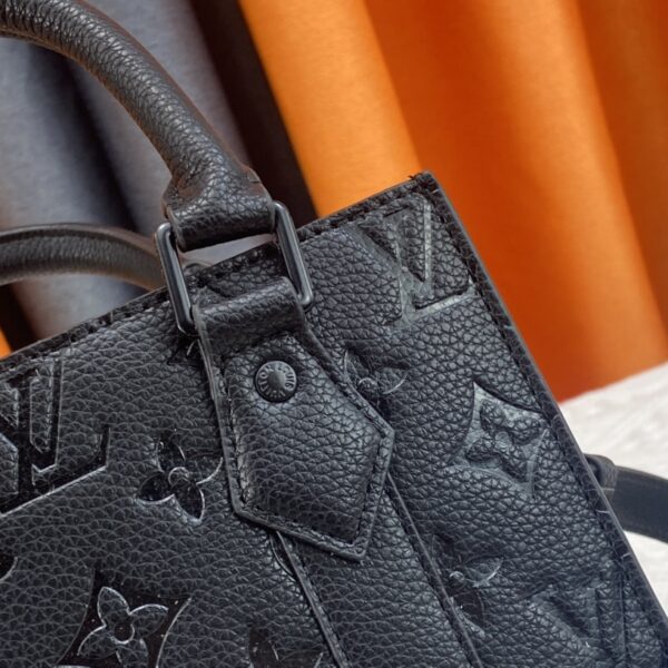 Louis Vuitton Sac Plat Mini Black Leather 22Cm M46453