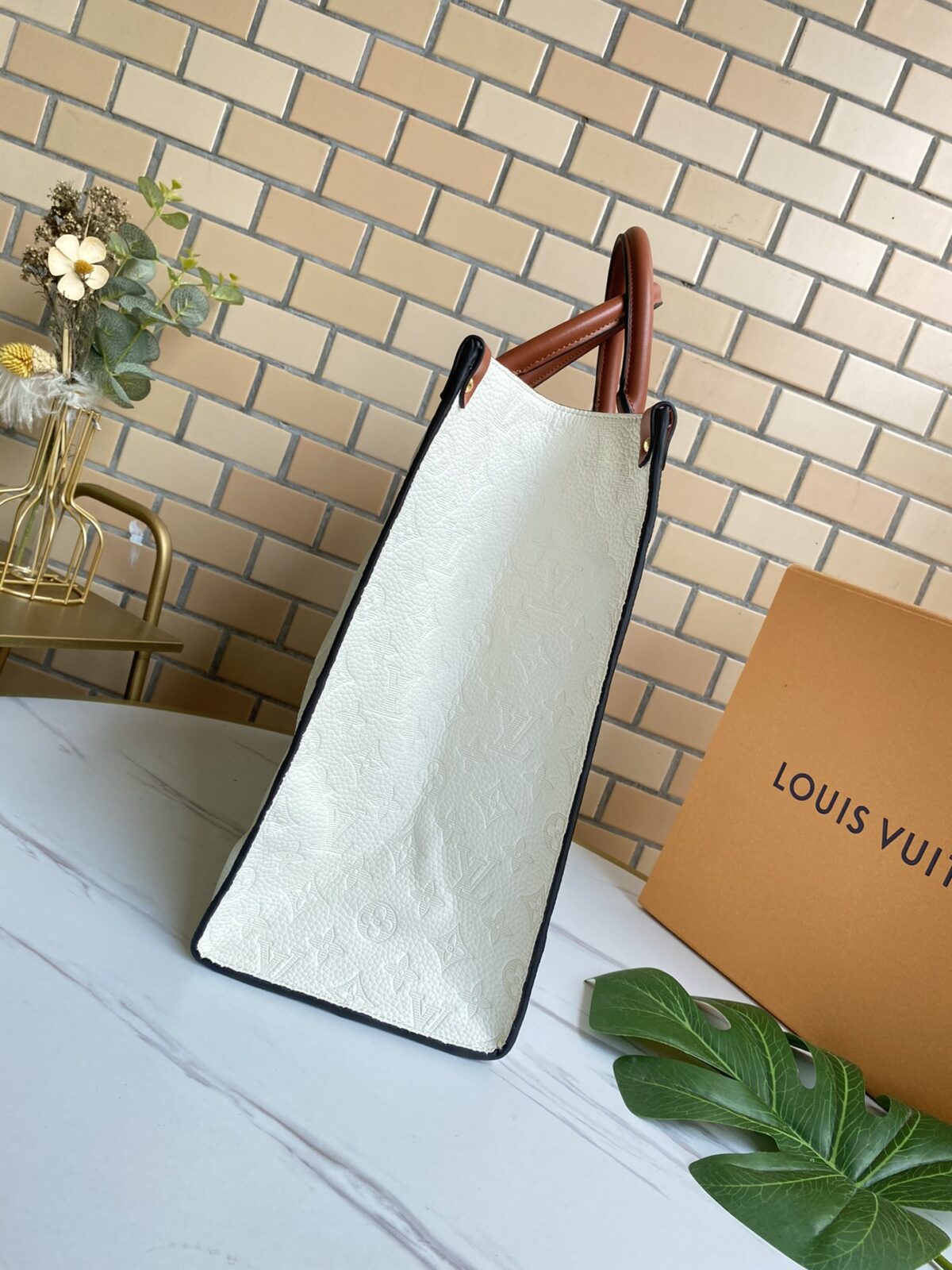 Louis Vuitton Onthego Gm White Bag 41Cm M44558 - Image 6