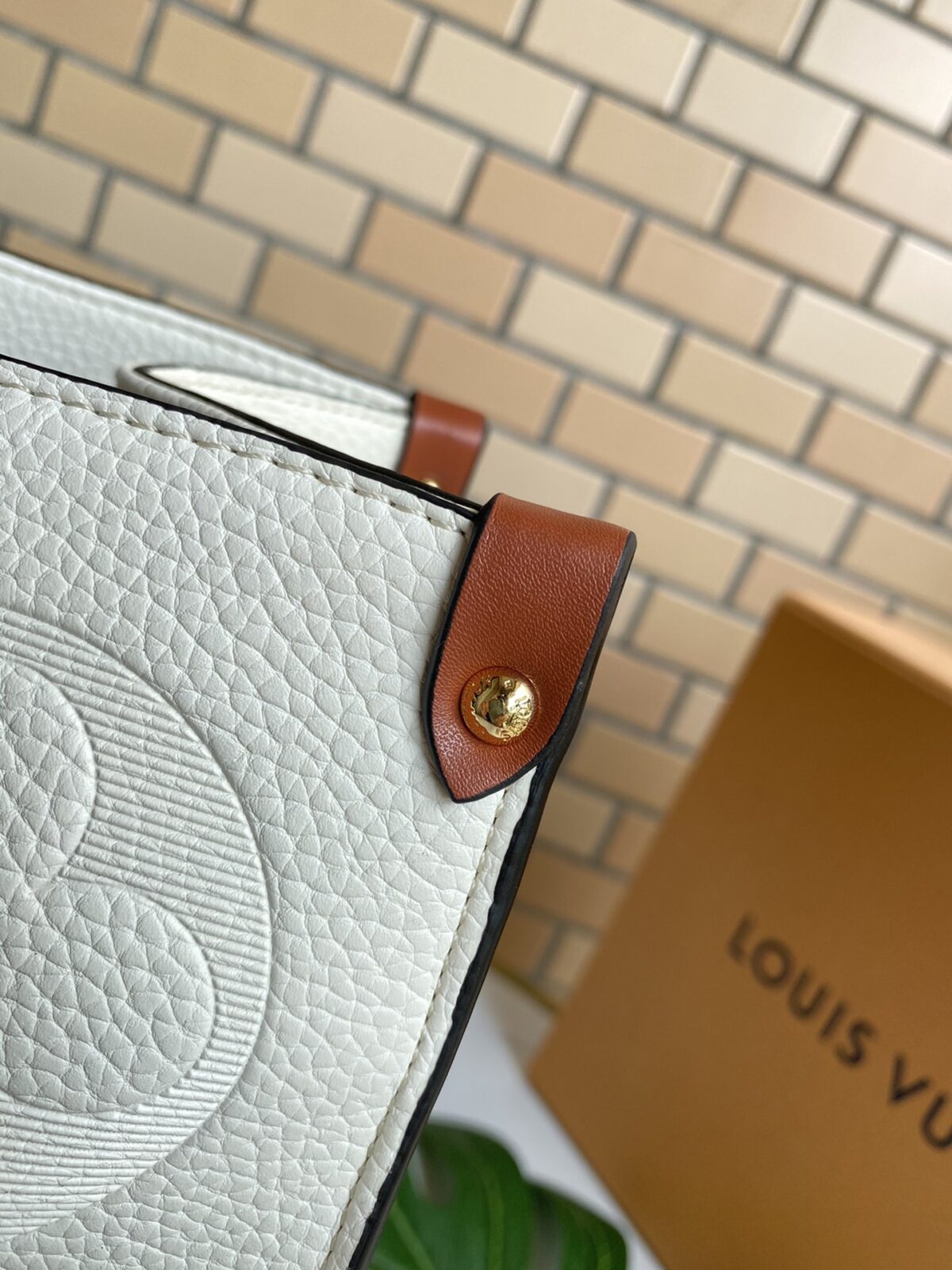 Louis Vuitton Onthego Gm White Bag 41Cm M44558 - Image 7