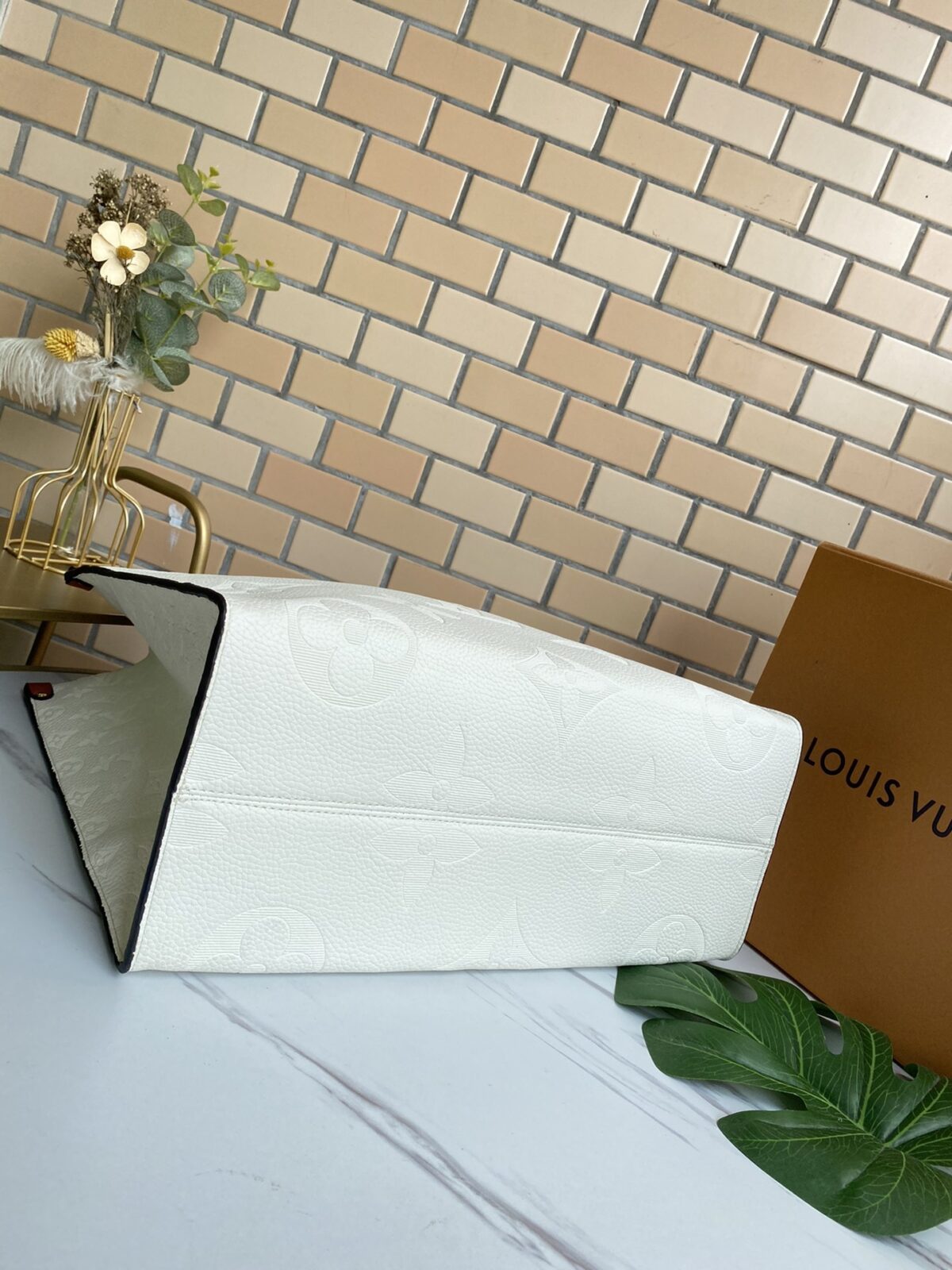 Louis Vuitton Onthego Gm White Bag 41Cm M44558 - Image 8