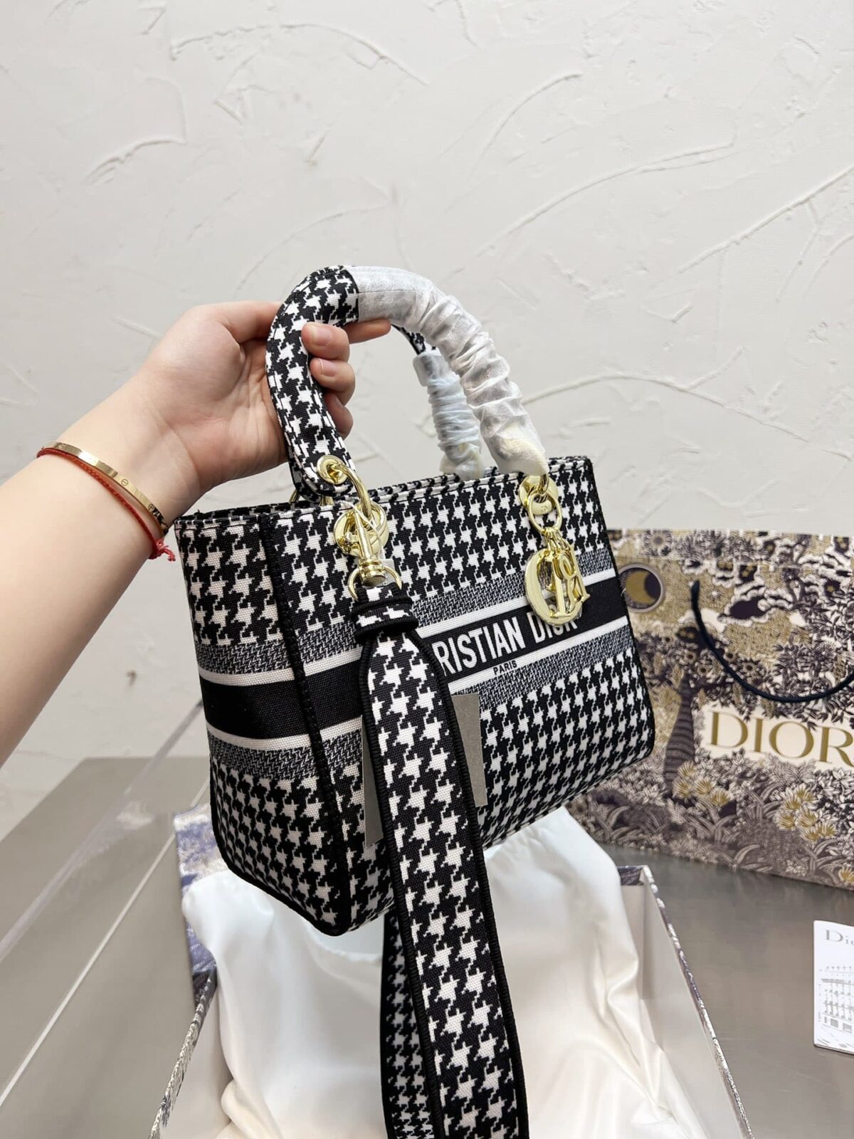 Dior Lady D-Lite Bag Houndstooth Embroidery Black 24Cm - Image 6