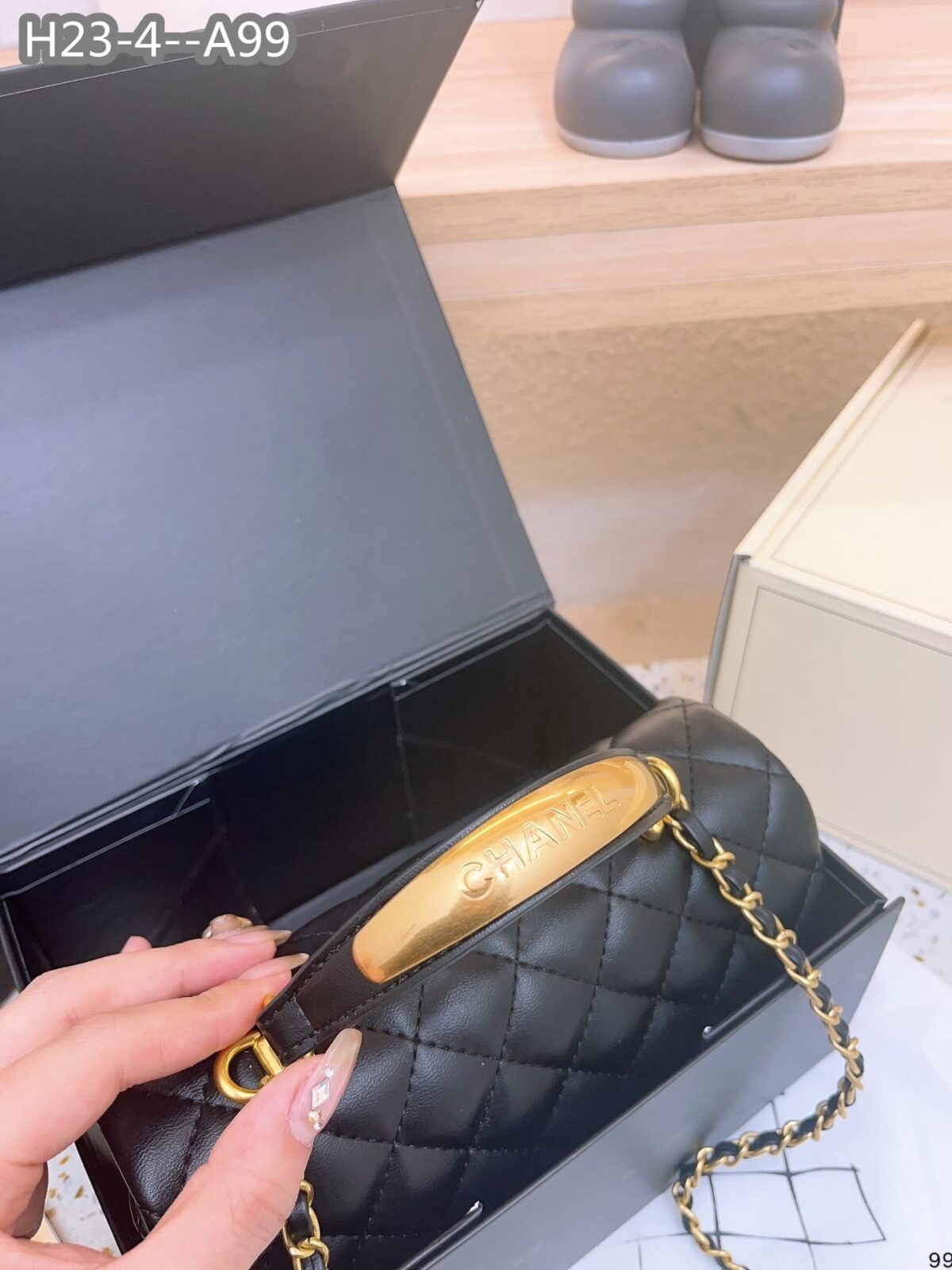 Chanel 22B Flap Bag With Gold Hardware Top Handle Black 21Cm As2431 - Image 8