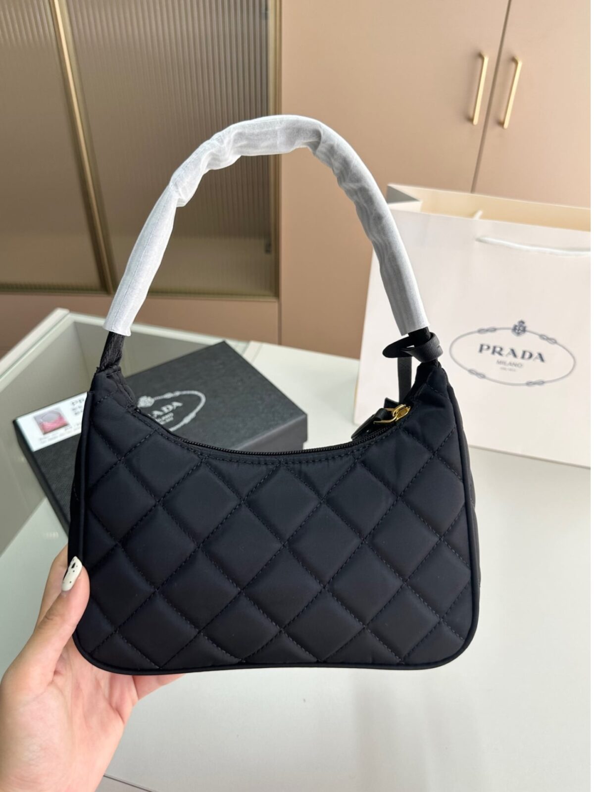 Prada Contenitore Maniglia Tessutu Nylon Quilted Shoulder Bag Black 21Cm - Image 2