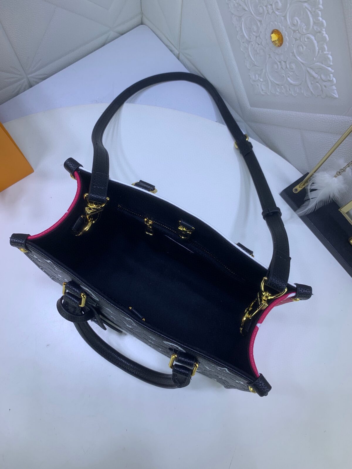 Louis Vuitton Onthego Mm 25Cm Black White And Pink M46060 - Image 2
