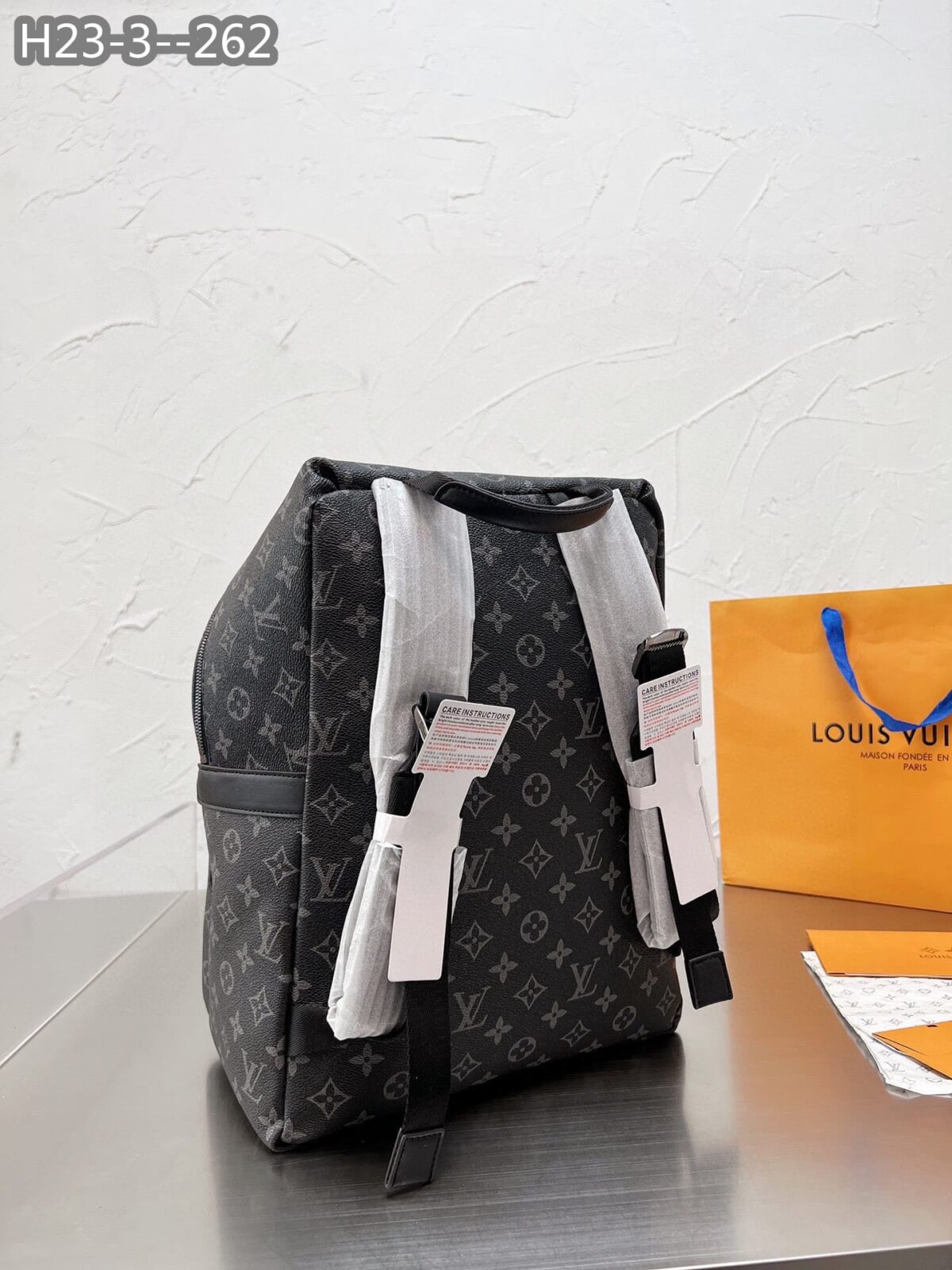 Louis Vuitton Discovery Backpack Monogram Eclipse Pm Black 37Cm M43186 - Image 4
