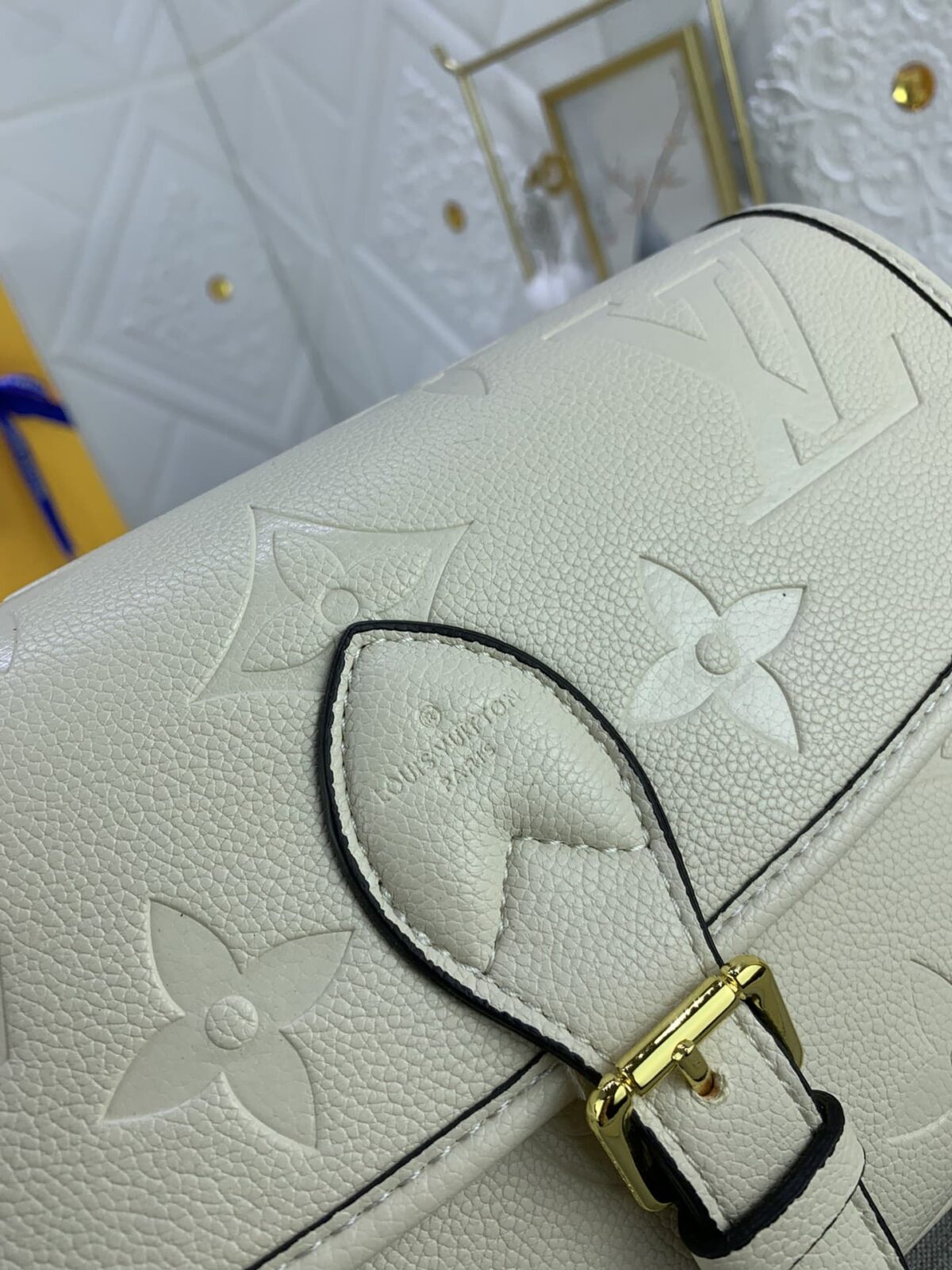 Louis Vuitton Diane Monogram In Cream 23Cm M46386 - Image 5