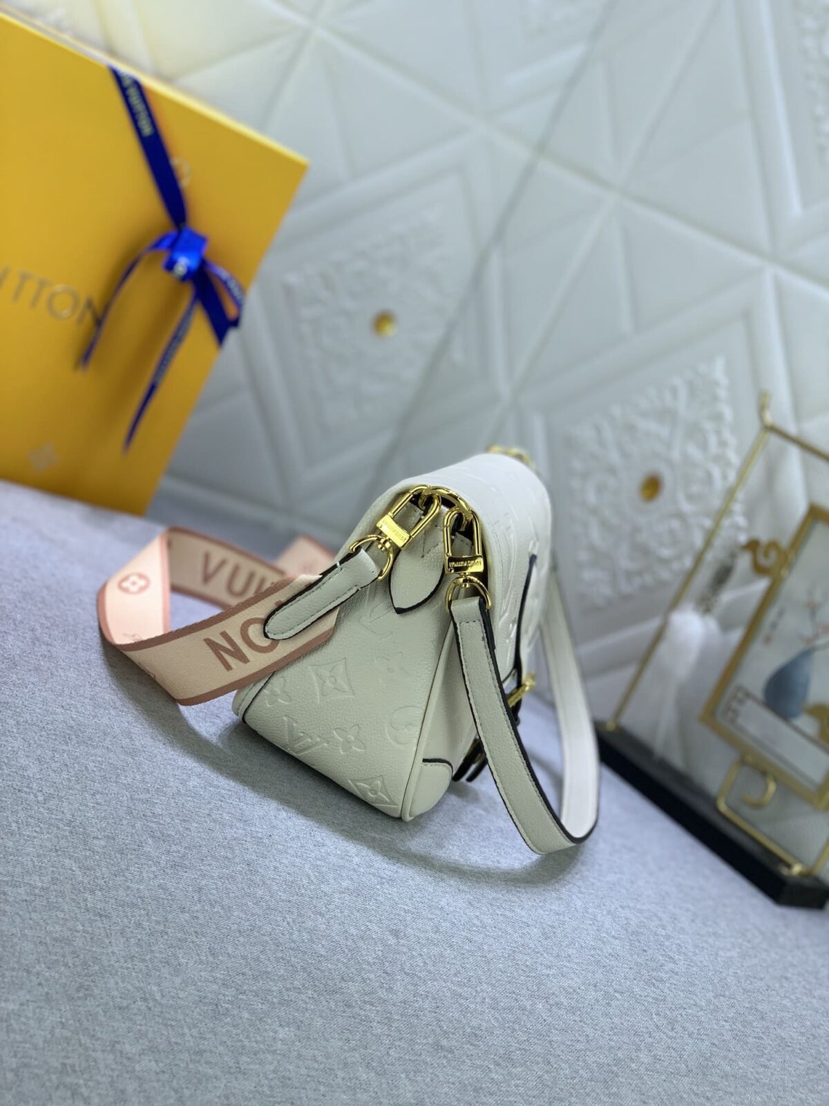 Louis Vuitton Diane Monogram In Cream 23Cm M46386 - Image 6