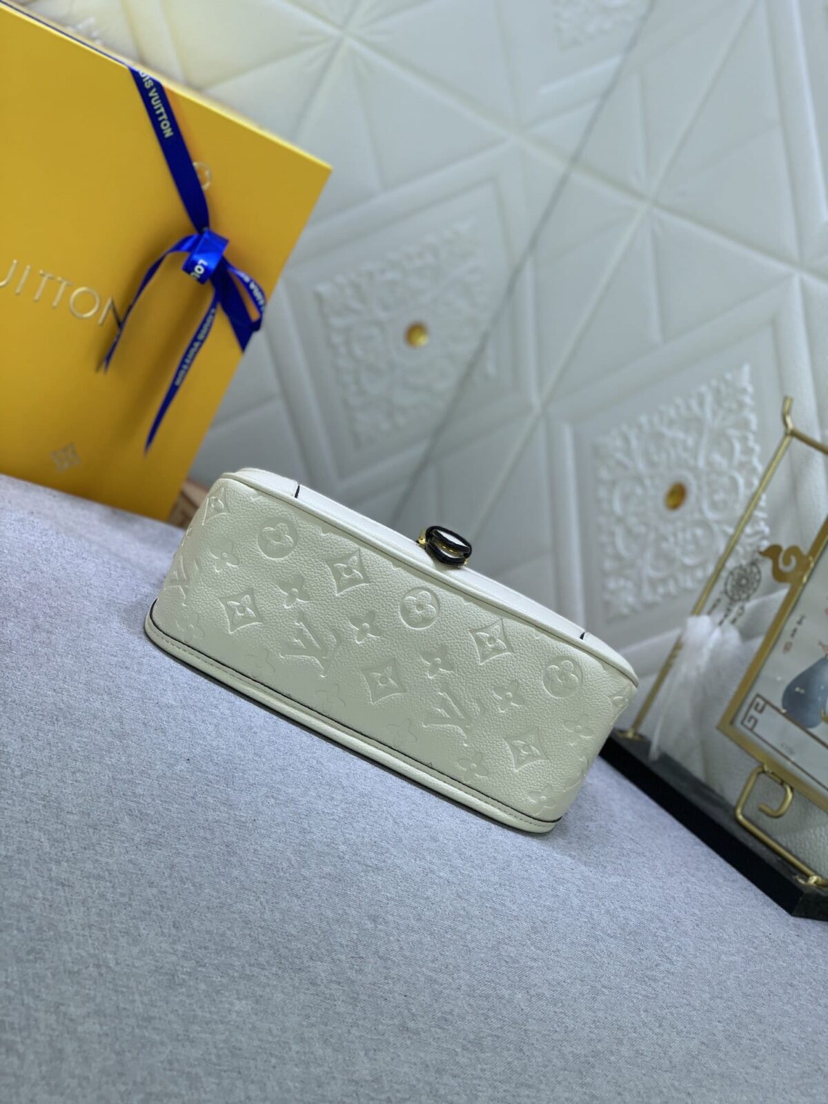 Louis Vuitton Diane Monogram In Cream 23Cm M46386 - Image 7
