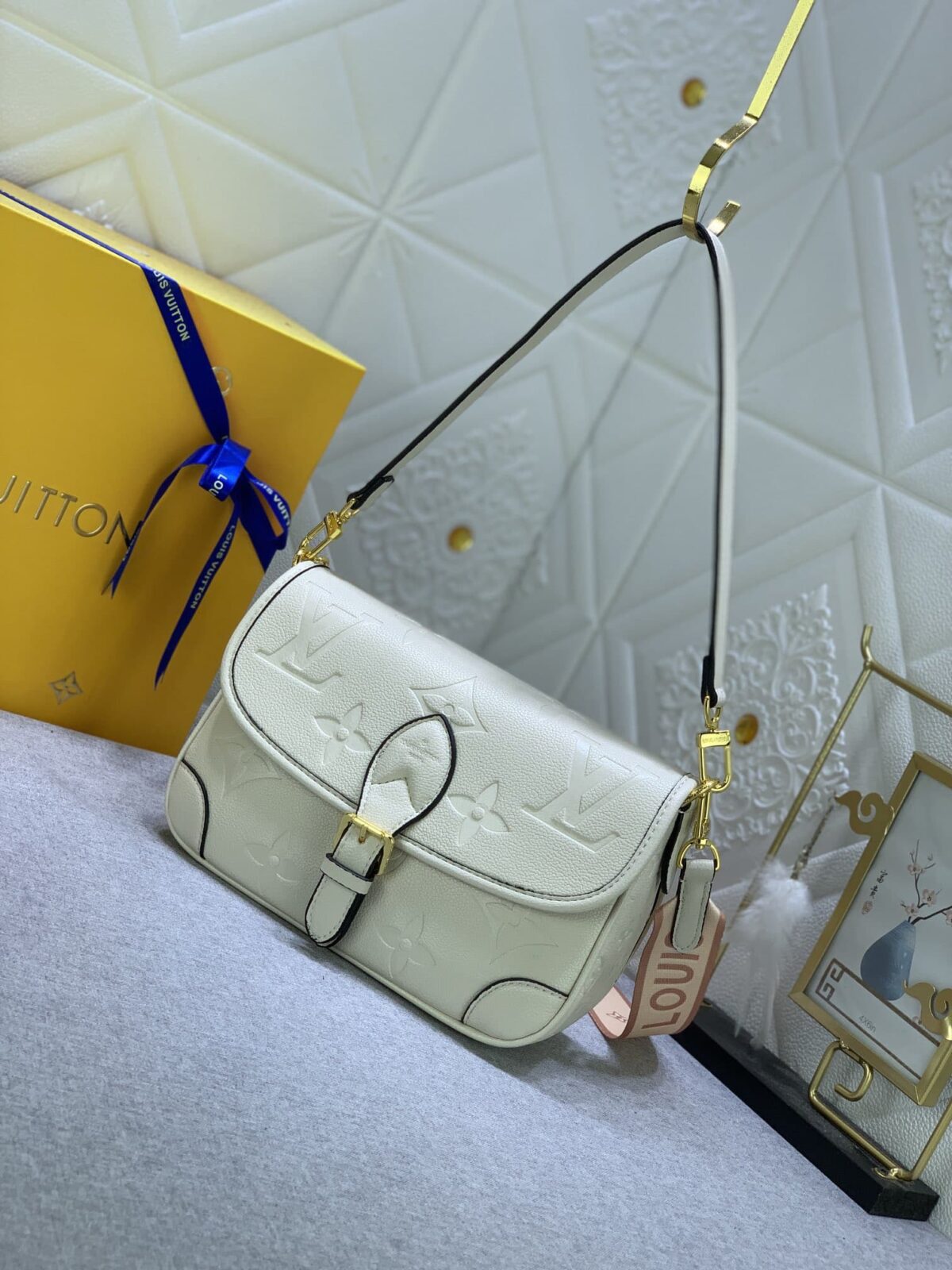 Louis Vuitton Diane Monogram In Cream 23Cm M46386 - Image 9
