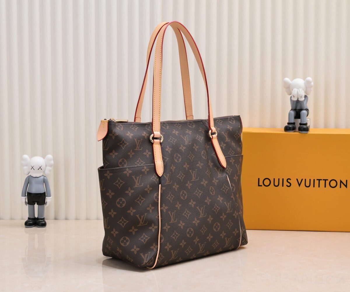 Louis Vuitton Totally Monogram Canvas Mm 43Cm - Image 9