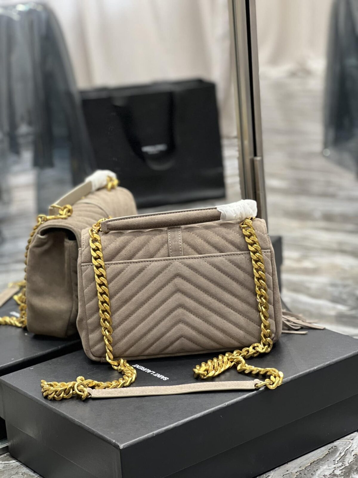 Saint Laurent College Medium Suede Shoulder Bag Gray 24Cm - Image 8