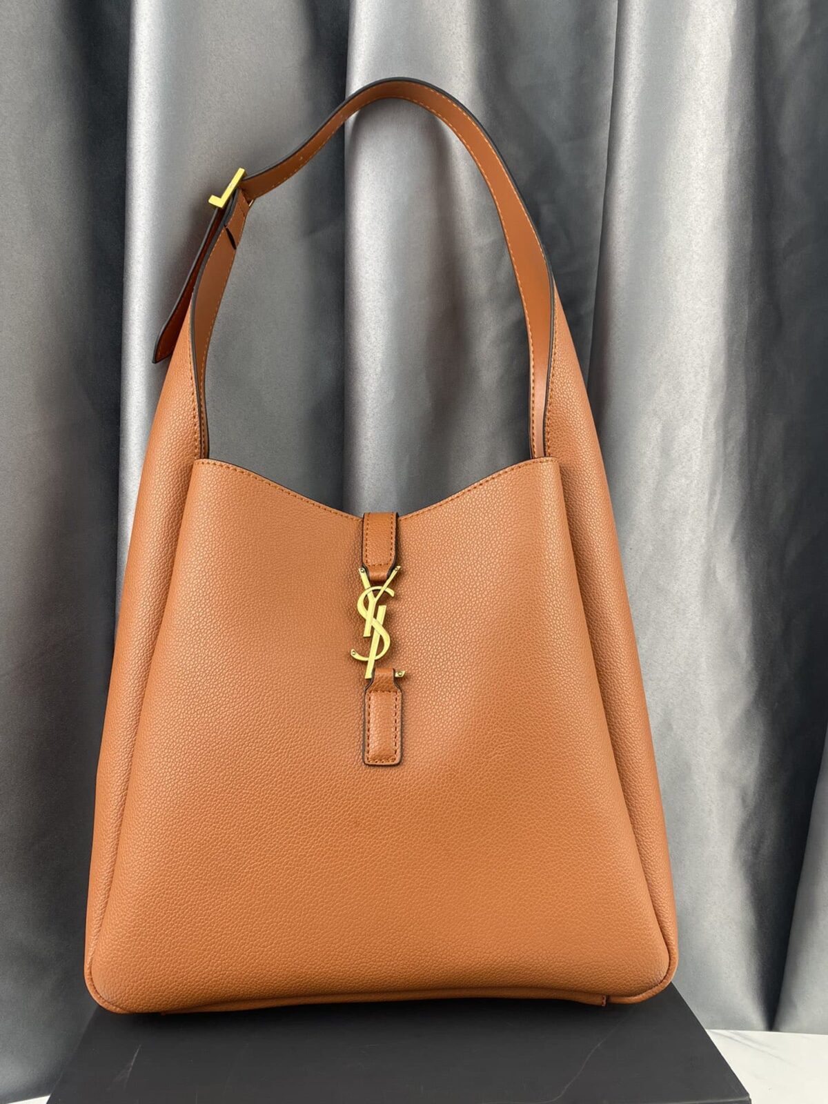 Saint Laurent 5 À 7 Soft Small Hobo Bag In Smooth Leather Beige - Image 9