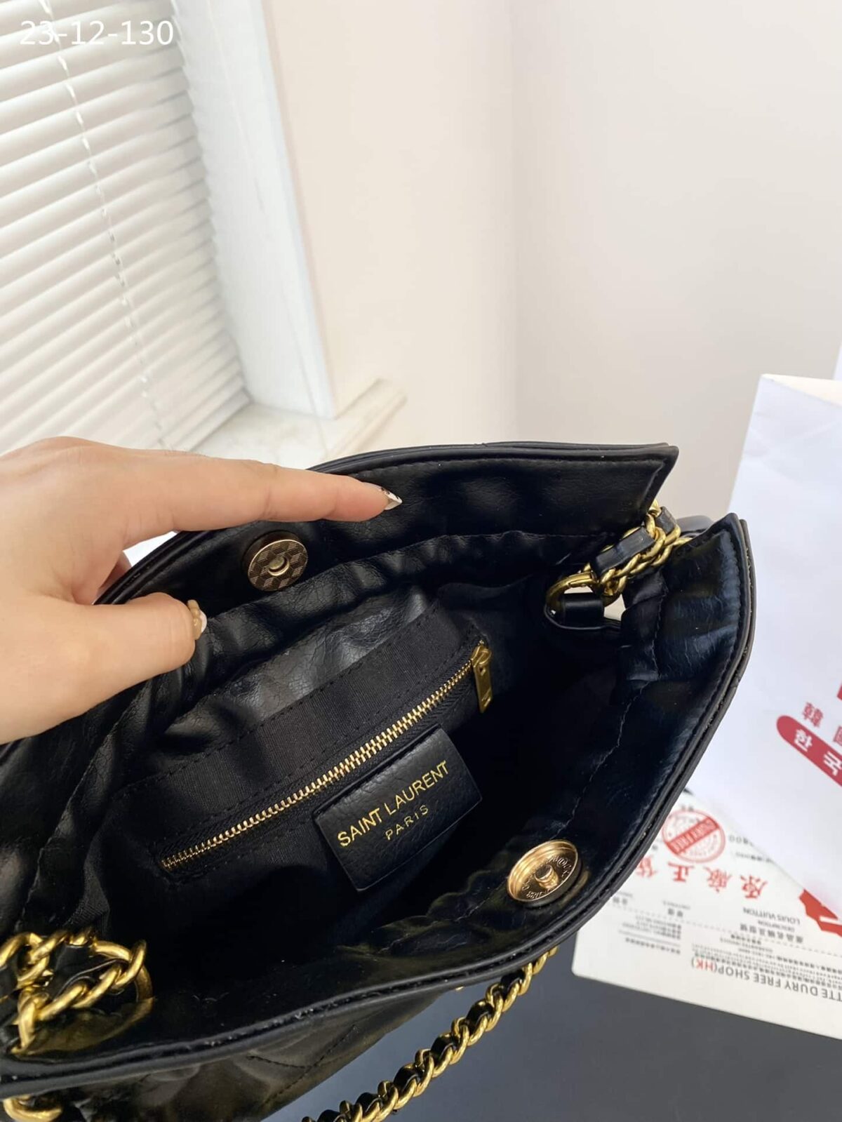 Saint Laurent Bucket Bag Quilted Lambskin Black 29Cm - Image 4